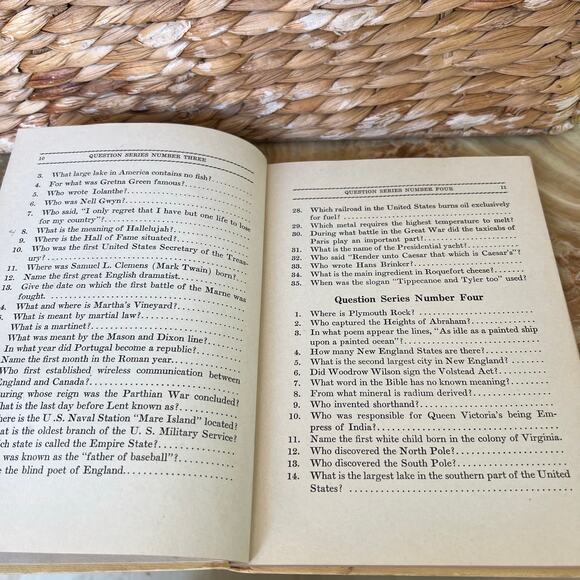 The Question Book: 1000 Questions and Answers 1927 - Picture 7 of 9